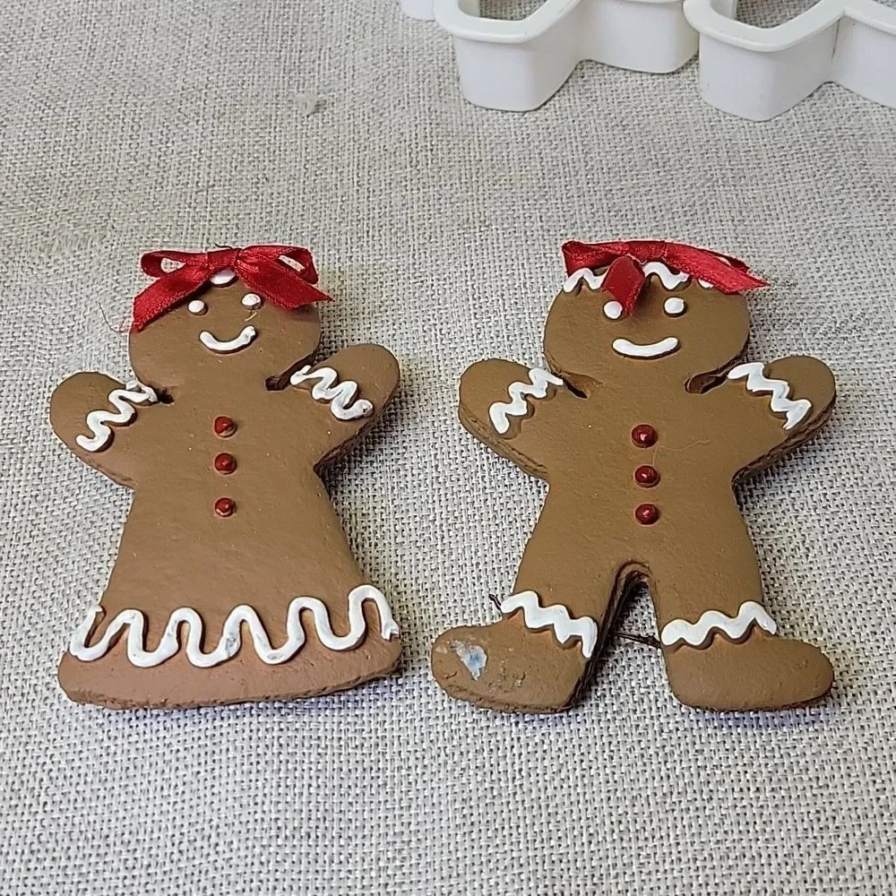Vtg. Gingerbread baker's bundle: Cookie pans,‎ cookie cutters, figures, 2 plates
